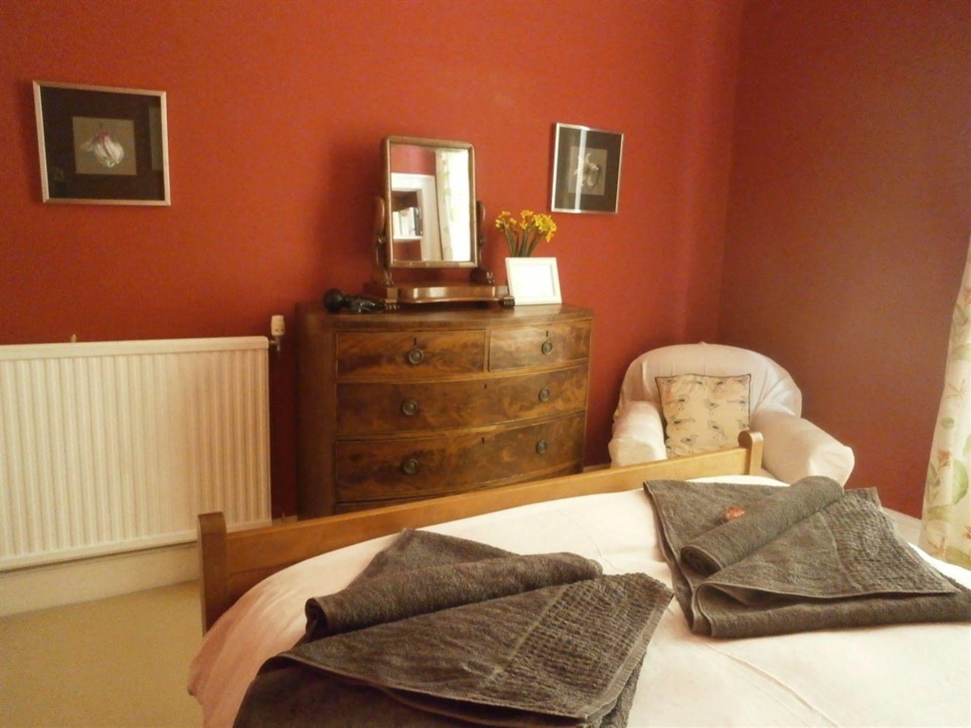Winter Cherry Bed & Breakfast เอดินบะระ ภายนอก รูปภาพ