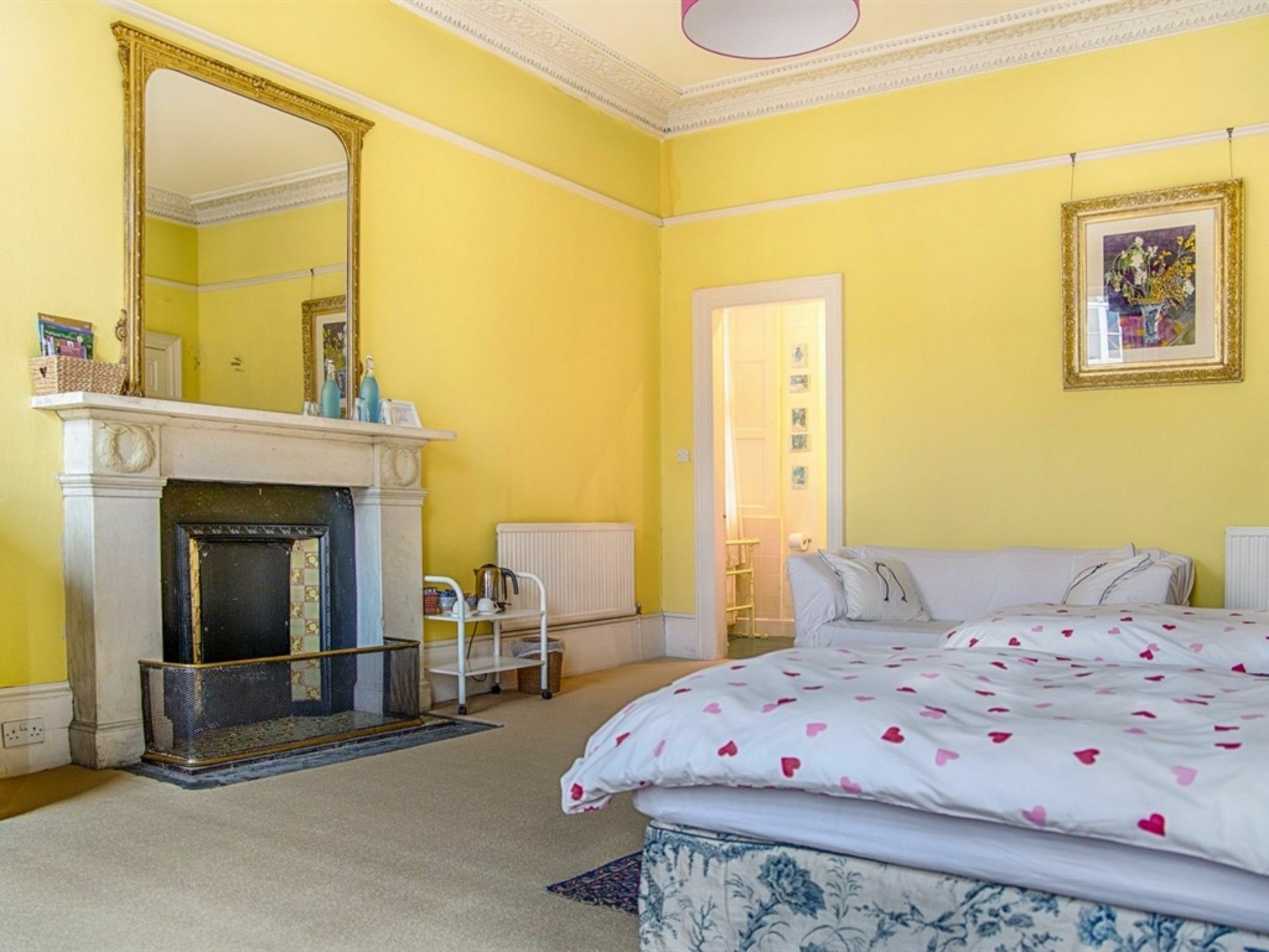 Winter Cherry Bed & Breakfast เอดินบะระ ภายนอก รูปภาพ